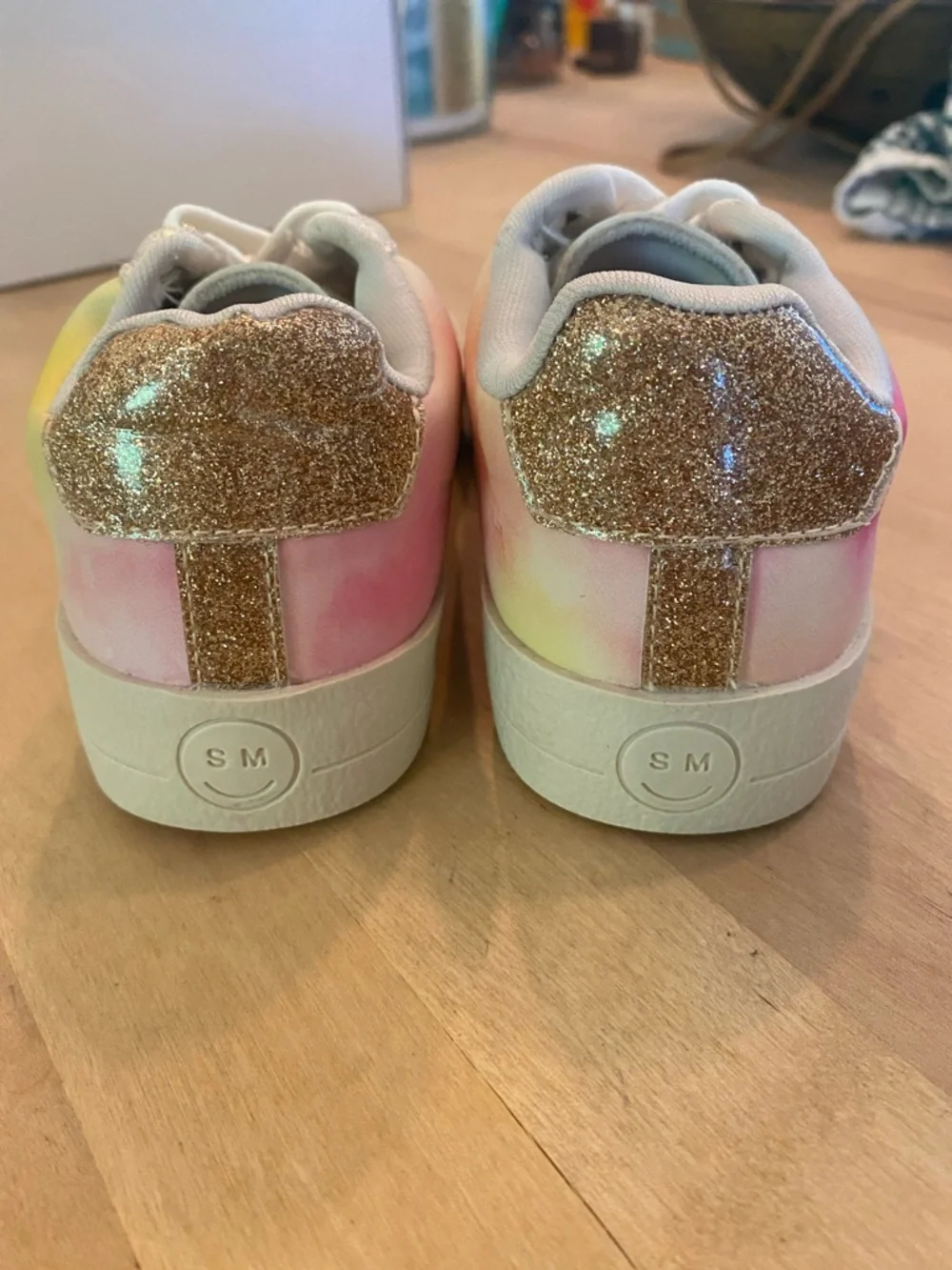NWOT Steve Madden Toddler Girls' Poet Pastel Rainbow Charm Sneakers Size 11 - Picture 3 of 10
